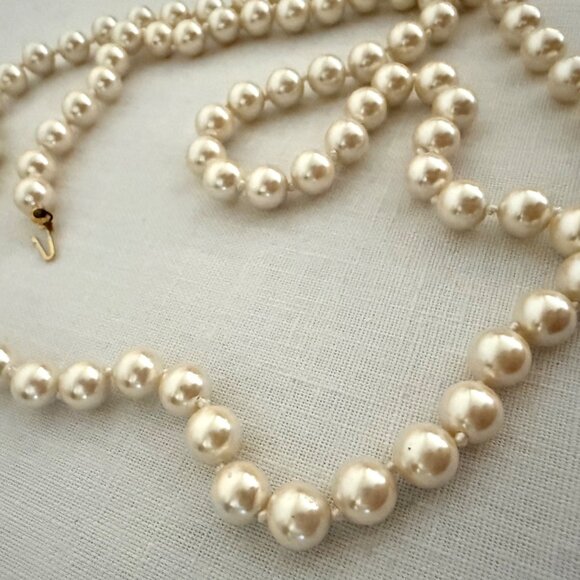 Vintage 1980s Hand Knotted Faux Pearl Necklace Set 14K GF Clasp 30in - Picture 9 of 16